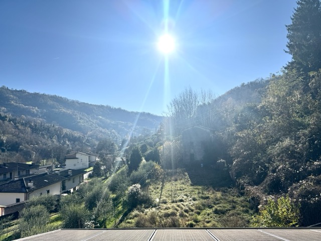 APPARTAMENTO INDIPENDENTE 

Salcedo, via Burani 8 - Appartamento tricamere in bifamiliare con ter...