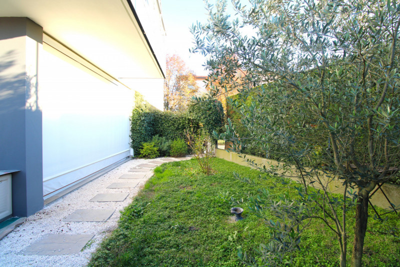 SACRA FAMIGLIA: Alle porte del centro storico di Padova, in zona Sacra Famiglia quartiere San Giu...