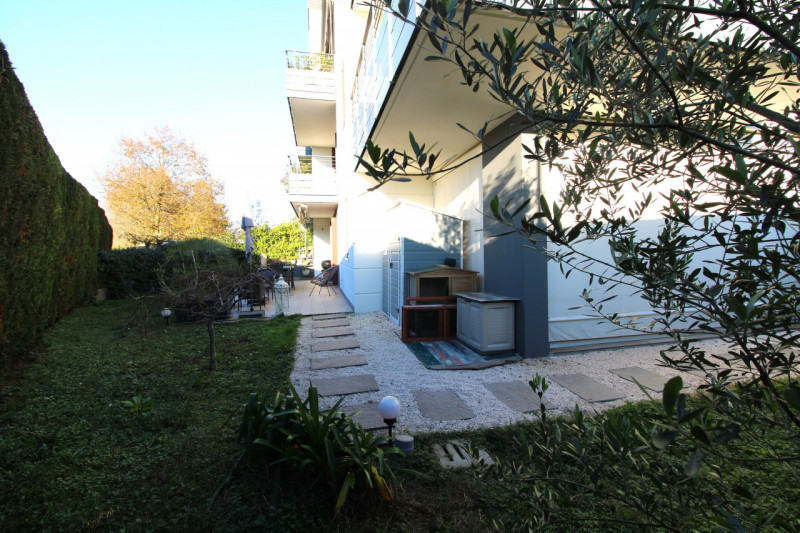 SACRA FAMIGLIA: Alle porte del centro storico di Padova, in zona Sacra Famiglia quartiere San Giu...