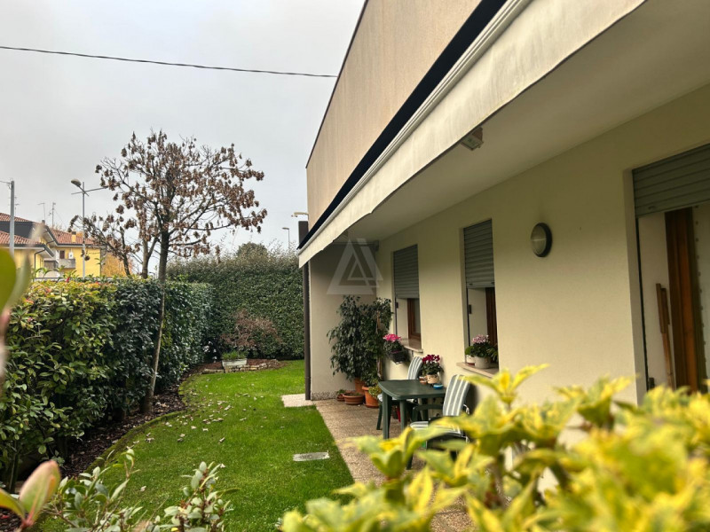 L'Agenzia Immobiliare IRIS propone in vendita  appartamento a Vallà di Riese Pio X, situato in zo...