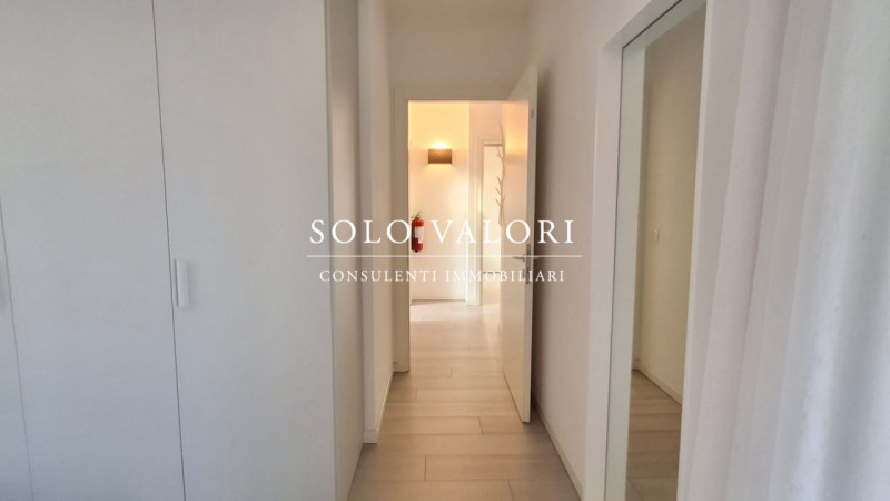 Scopri il tuo angolo di paradiso nel cuore pulsante di Jesolo, nella prestigiosa zona di Piazza M...