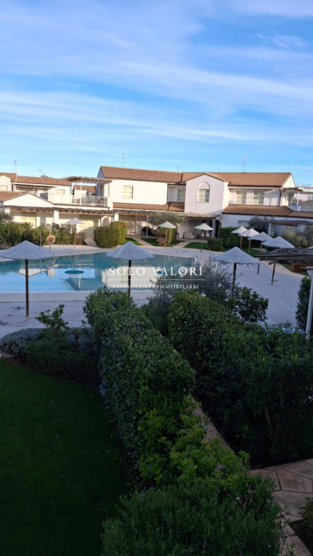 Scopri il tuo angolo di paradiso nel cuore pulsante di Jesolo, nella prestigiosa zona di Piazza M...