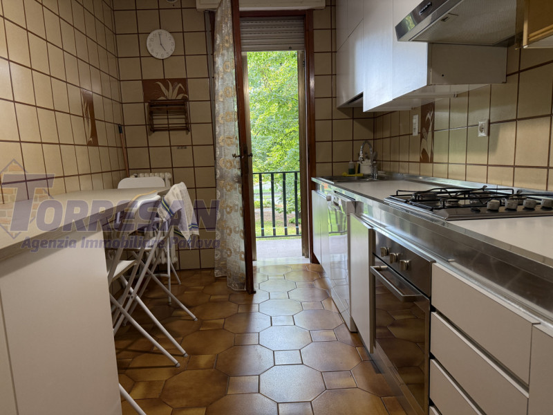 AFFITTO SAN BELLINO APPARTAMENTO AMPIO CON 4 CAMERE

APPARTAMENTO IN LOCAZIONE ZONA ARCELLA SAN B...