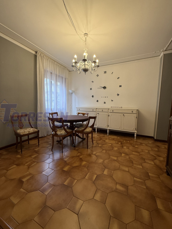 AFFITTO SAN BELLINO APPARTAMENTO AMPIO CON 4 CAMERE

APPARTAMENTO IN LOCAZIONE ZONA ARCELLA SAN B...