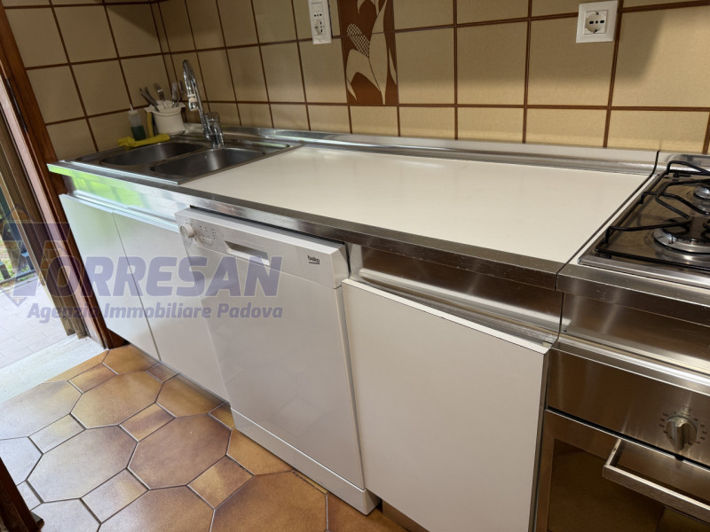 AFFITTO SAN BELLINO APPARTAMENTO AMPIO CON 4 CAMERE

APPARTAMENTO IN LOCAZIONE ZONA ARCELLA SAN B...