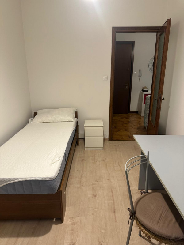 AFFITTO SAN BELLINO APPARTAMENTO AMPIO CON 4 CAMERE

APPARTAMENTO IN LOCAZIONE ZONA ARCELLA SAN B...