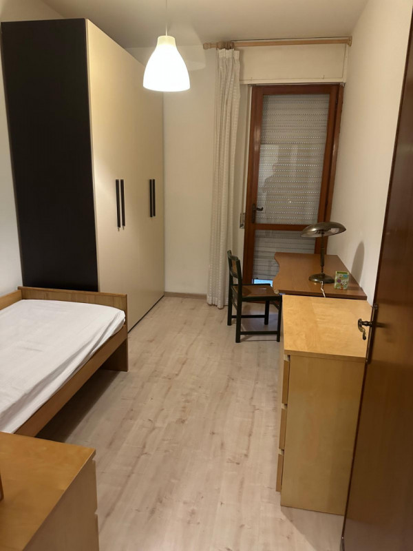 AFFITTO SAN BELLINO APPARTAMENTO AMPIO CON 4 CAMERE

APPARTAMENTO IN LOCAZIONE ZONA ARCELLA SAN B...