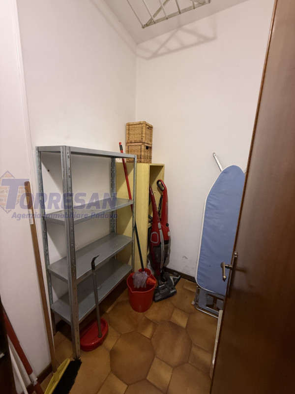 AFFITTO SAN BELLINO APPARTAMENTO AMPIO CON 4 CAMERE

APPARTAMENTO IN LOCAZIONE ZONA ARCELLA SAN B...