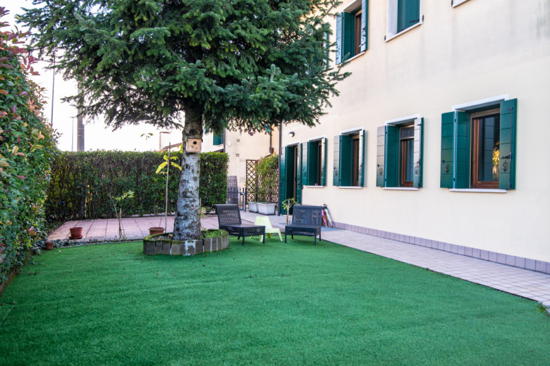 Borgoricco – Appartamento con giardino privato di 150 mq

In tranquilla zona residenziale a ridos...