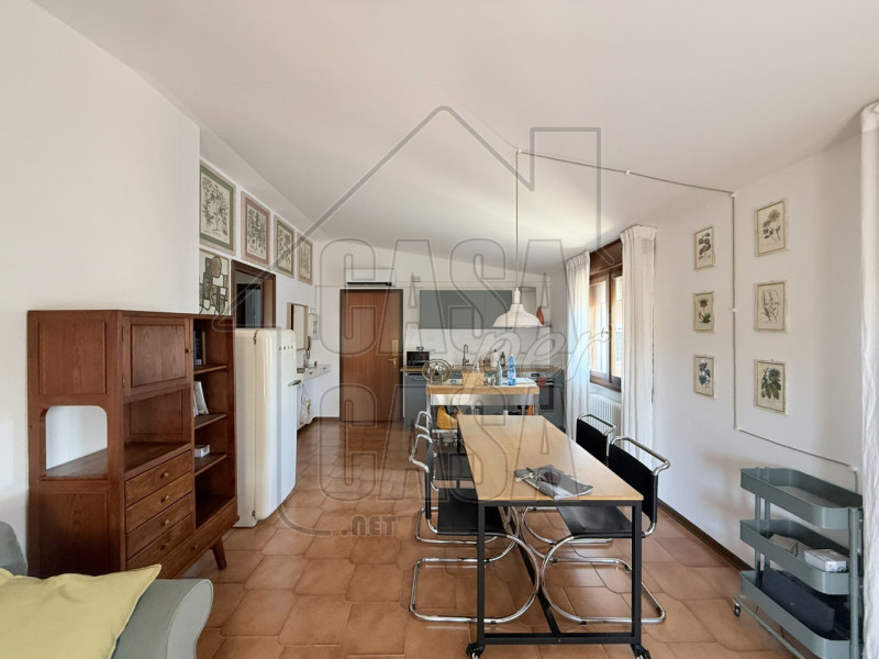 Scopri questo splendido attico trilocale situato nel cuore di Abano Terme, in una posizione centr...