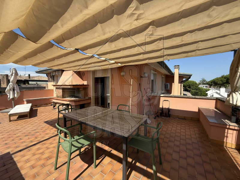 Scopri questo splendido attico trilocale situato nel cuore di Abano Terme, in una posizione centr...