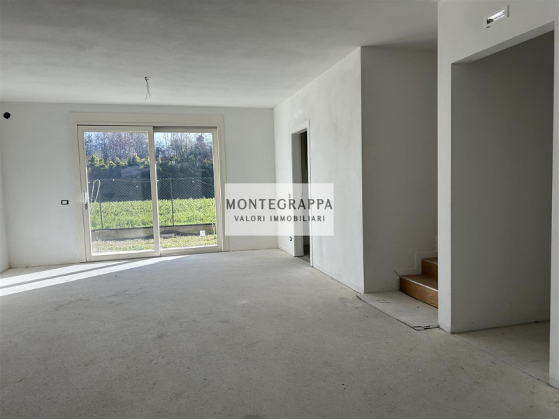 Porzione di Bifamiliare Moderna con Ampio Giardino – Zona Residenziale - Vicina al Centro

In ven...