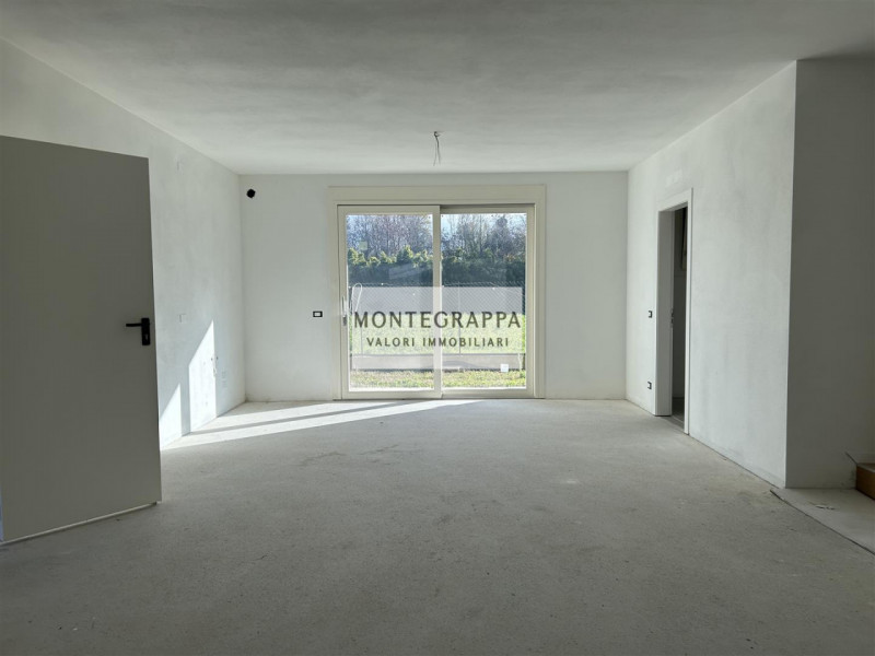 Porzione di Bifamiliare Moderna con Ampio Giardino – Zona Residenziale - Vicina al Centro

In ven...