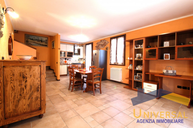 ARSEGO - In tranquillo quartiere residenziale, lontano da traffico e rumori, però al contempo com...