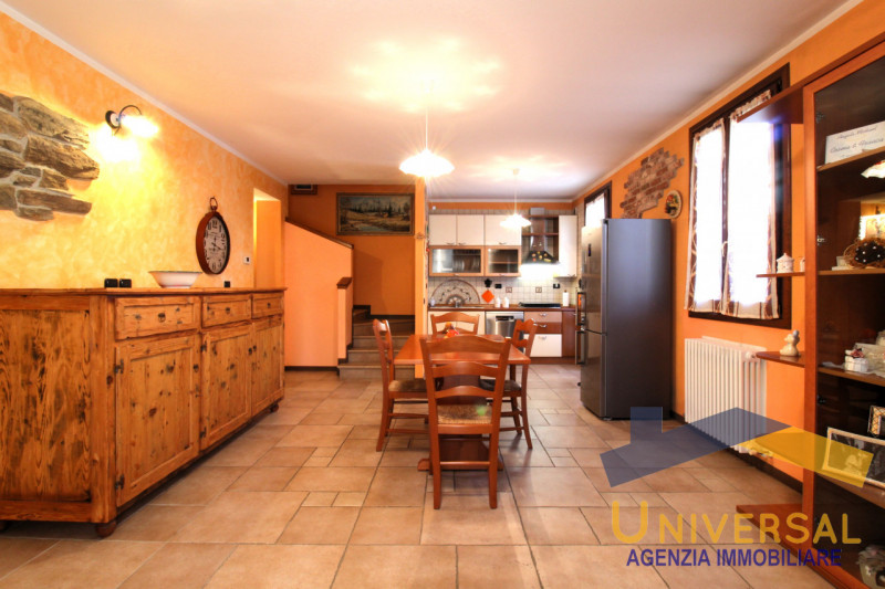 ARSEGO - In tranquillo quartiere residenziale, lontano da traffico e rumori, però al contempo com...