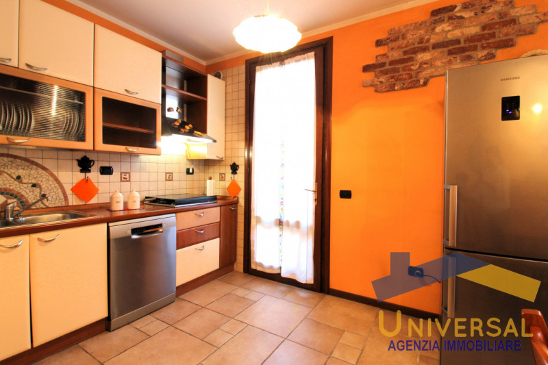 ARSEGO - In tranquillo quartiere residenziale, lontano da traffico e rumori, però al contempo com...