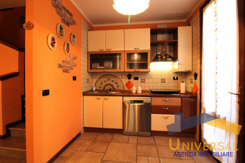 ARSEGO - In tranquillo quartiere residenziale, lontano da traffico e rumori, però al contempo com...