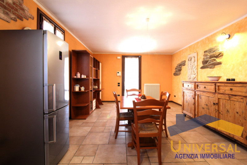 ARSEGO - In tranquillo quartiere residenziale, lontano da traffico e rumori, però al contempo com...