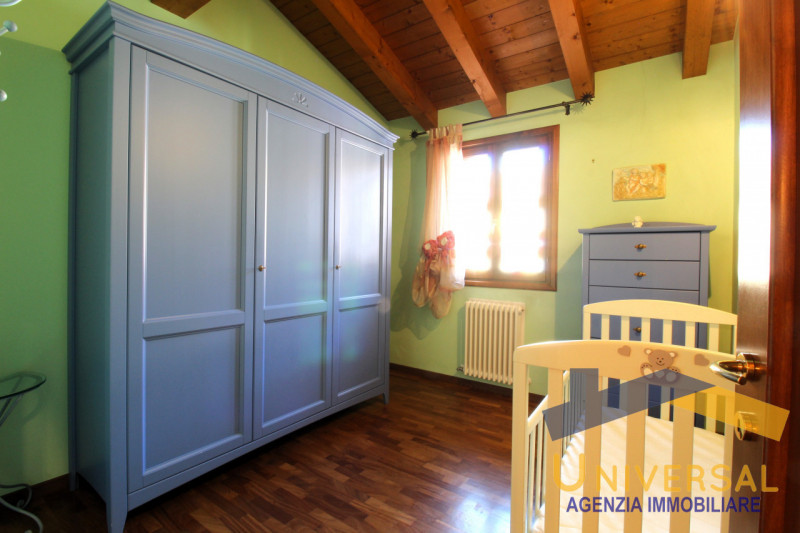 ARSEGO - In tranquillo quartiere residenziale, lontano da traffico e rumori, però al contempo com...