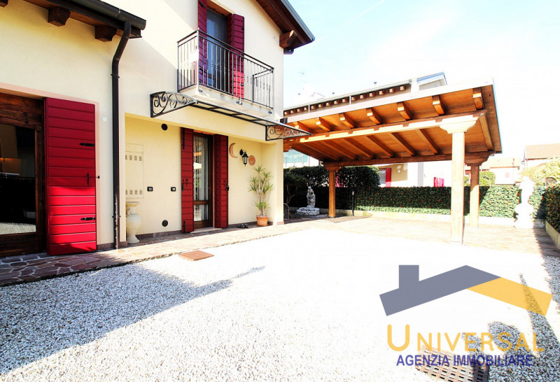 ARSEGO - In tranquillo quartiere residenziale, lontano da traffico e rumori, però al contempo com...