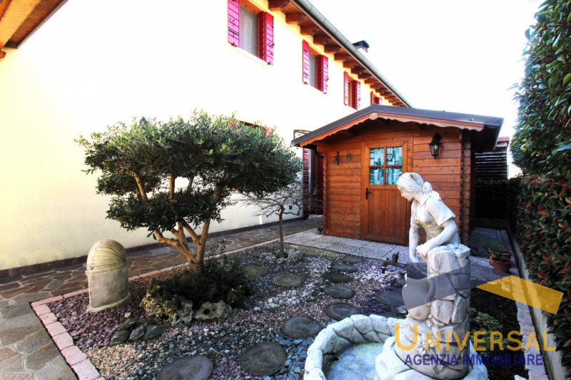 ARSEGO - In tranquillo quartiere residenziale, lontano da traffico e rumori, però al contempo com...