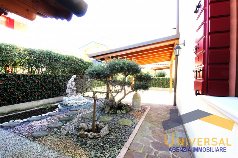 ARSEGO - In tranquillo quartiere residenziale, lontano da traffico e rumori, però al contempo com...