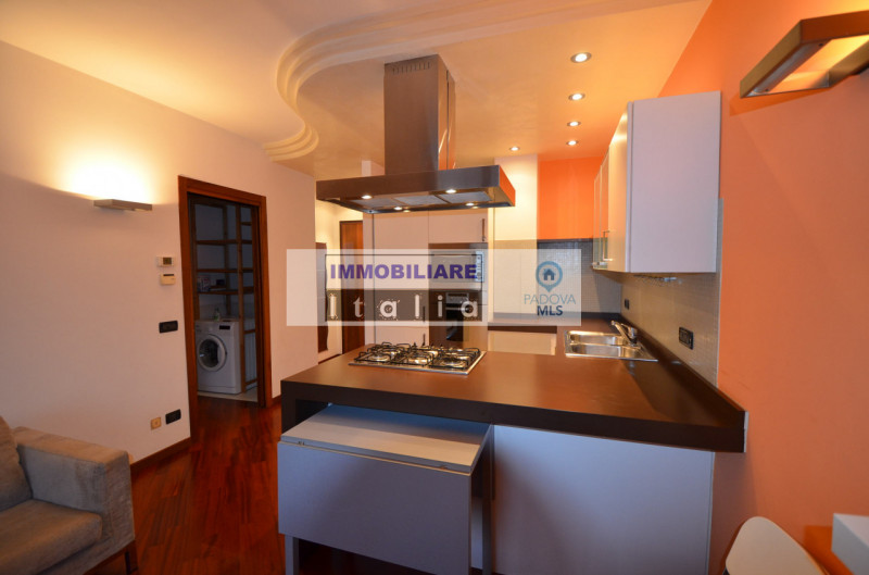 Scopri il tuo nuovo rifugio nel cuore di Roncaglia, una delle zone più ambite di Ponte San Nicolò...