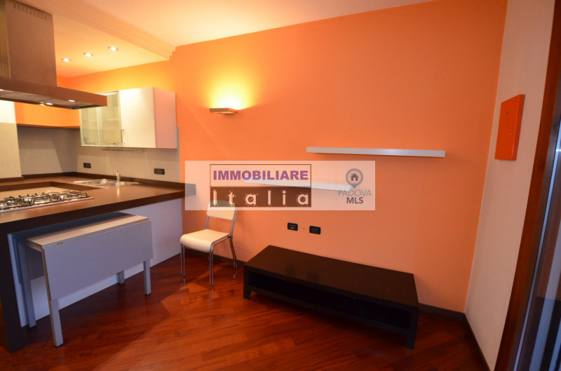 Scopri il tuo nuovo rifugio nel cuore di Roncaglia, una delle zone più ambite di Ponte San Nicolò...