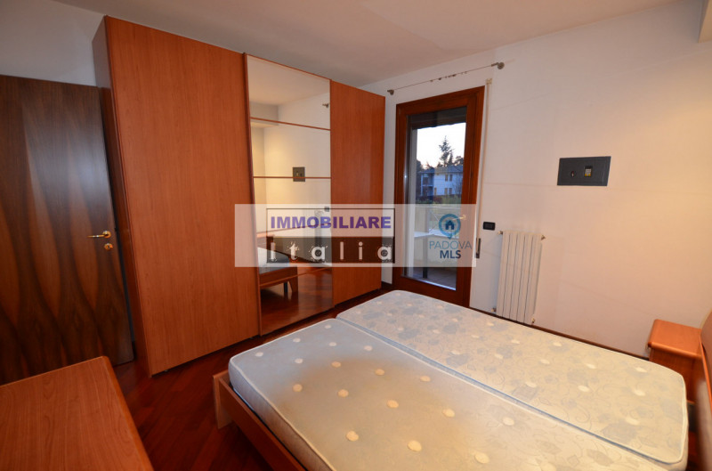 Scopri il tuo nuovo rifugio nel cuore di Roncaglia, una delle zone più ambite di Ponte San Nicolò...