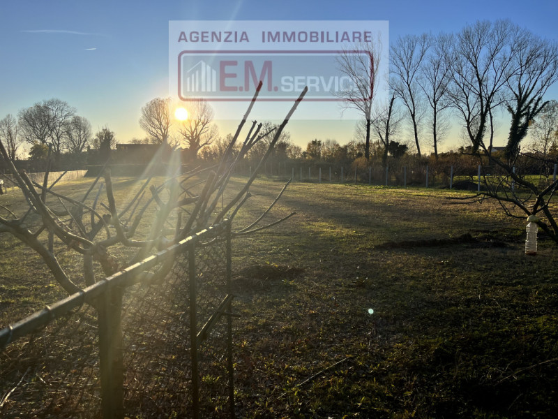 In vendita, nella tranquilla e suggestiva località di Musestre nel comune di Roncade, proponiamo ...