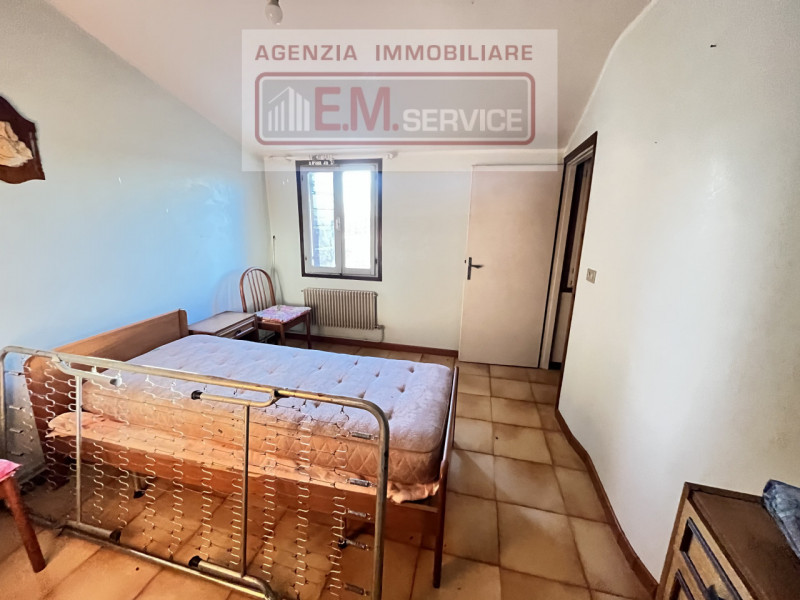 In vendita, nella tranquilla e suggestiva località di Musestre nel comune di Roncade, proponiamo ...