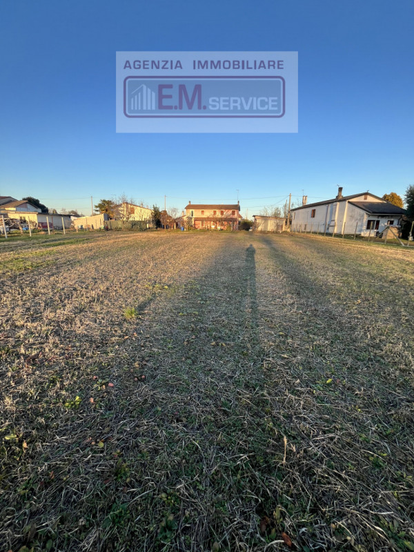 In vendita, nella tranquilla e suggestiva località di Musestre nel comune di Roncade, proponiamo ...