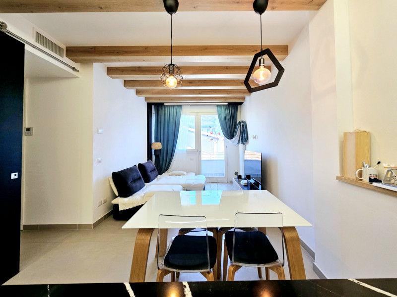 Proponiamo in vendita a Padova, moderno appartamento in via Giuseppe Cesare Abba, ubicato in un c...