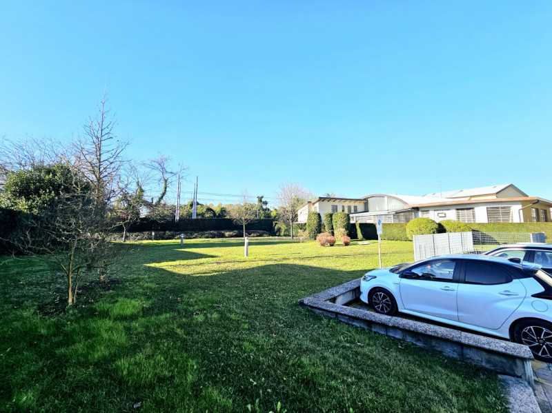 Proponiamo in vendita a Padova, moderno appartamento in via Giuseppe Cesare Abba, ubicato in un c...