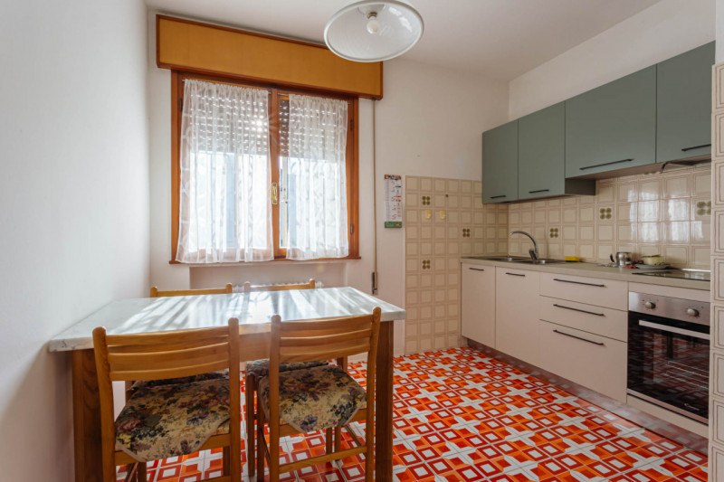 Nel centro di Agna, all’interno di una piccola palazzina composta da sole quattro unità, proponia...