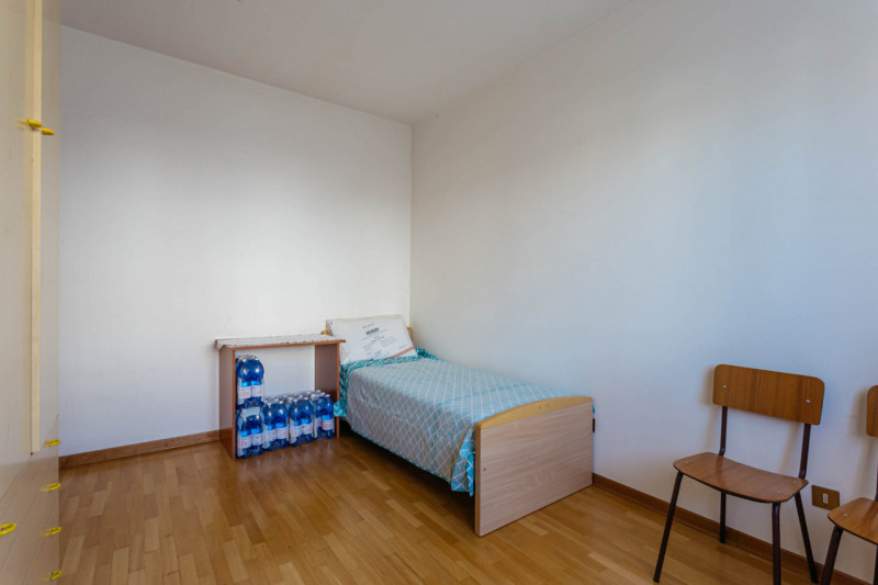 Nel centro di Agna, all’interno di una piccola palazzina composta da sole quattro unità, proponia...