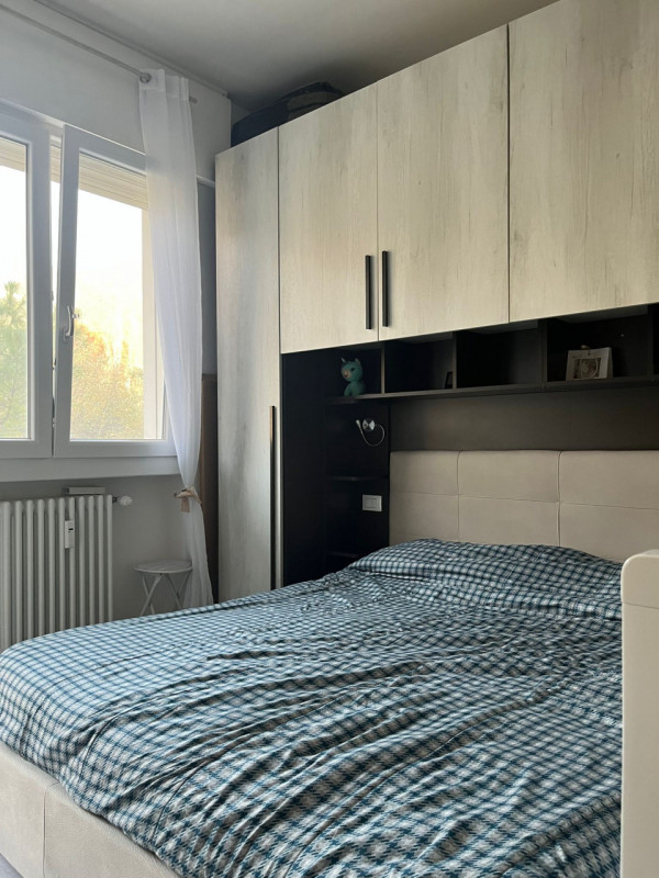 Scopri questo affascinante appartamento situato nel cuore di Serravalle, una delle zone più ricer...