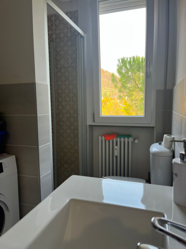 Scopri questo affascinante appartamento situato nel cuore di Serravalle, una delle zone più ricer...