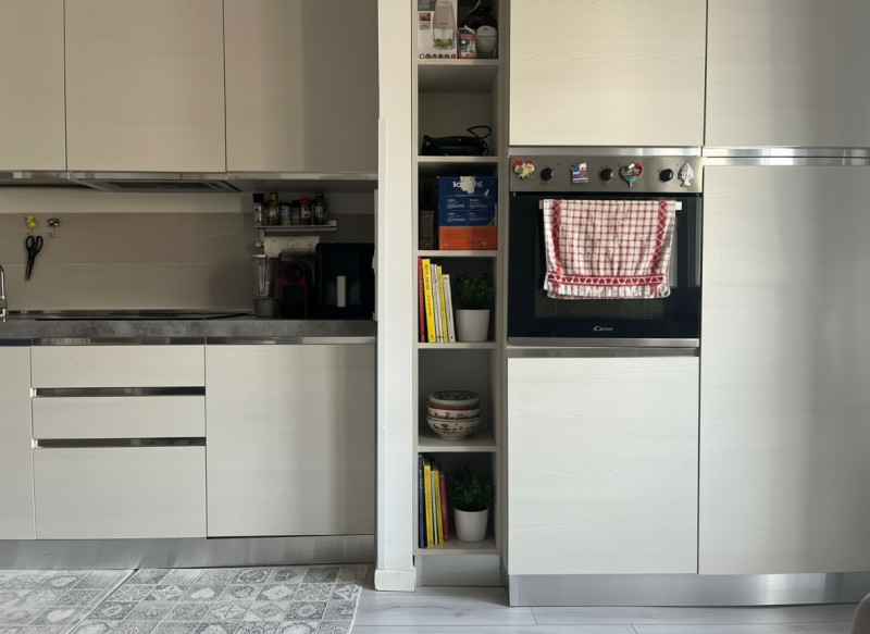 Scopri questo affascinante appartamento situato nel cuore di Serravalle, una delle zone più ricer...