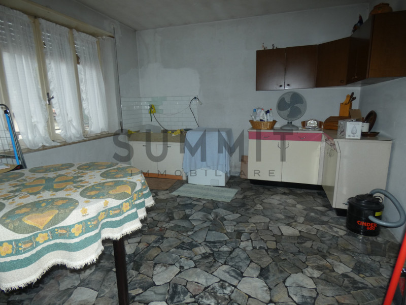 VALLI DEL PASUBIO - Sant'Antonio: TRICAMERE ABITABILE DA SUBITO comodo ai servizi e alle scuole. ...