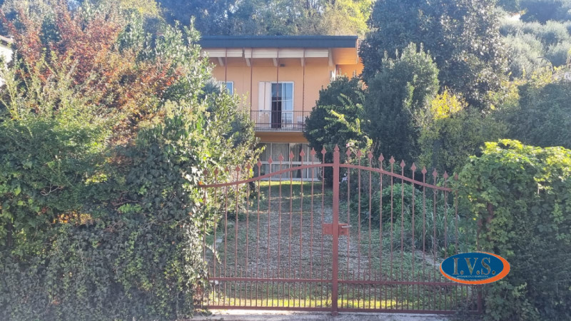 MONTEGALDA (VI): Proponiamo CASA SINGOLA  con ampio giardino in una posizione centrale del paese ...