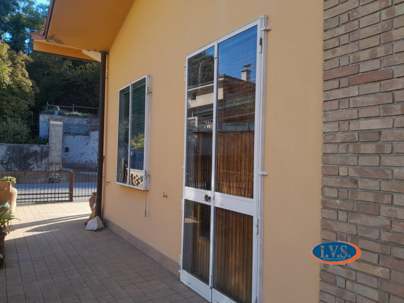 MONTEGALDA (VI): Proponiamo CASA SINGOLA di 160 mq con ampio giardino, a due minuti dal centro de...