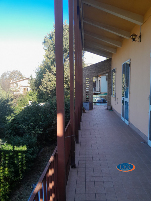 MONTEGALDA (VI): Proponiamo CASA SINGOLA  con ampio giardino in una posizione centrale del paese ...