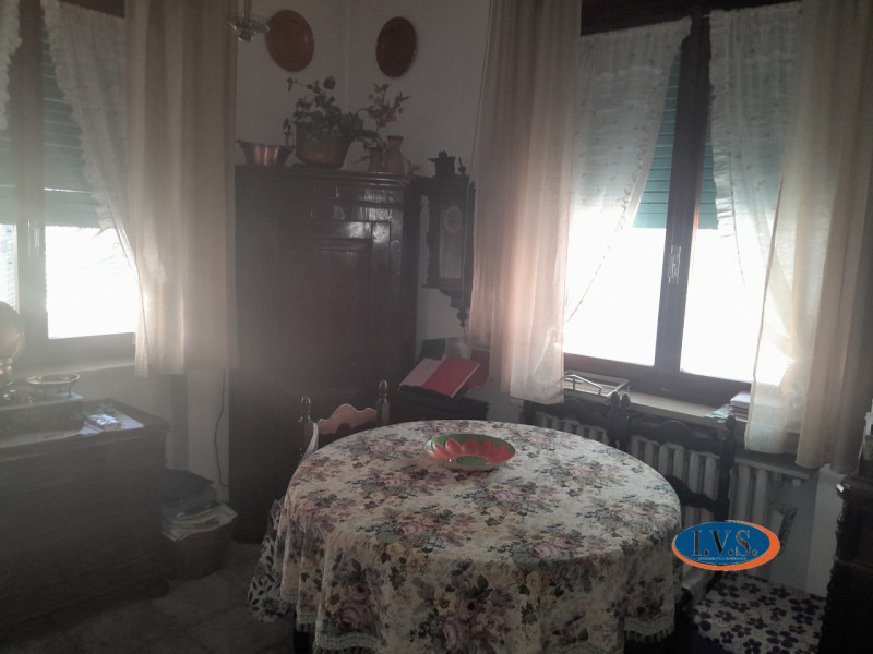 MONTEGALDA (VI): Proponiamo CASA SINGOLA  con ampio giardino in una posizione centrale del paese ...