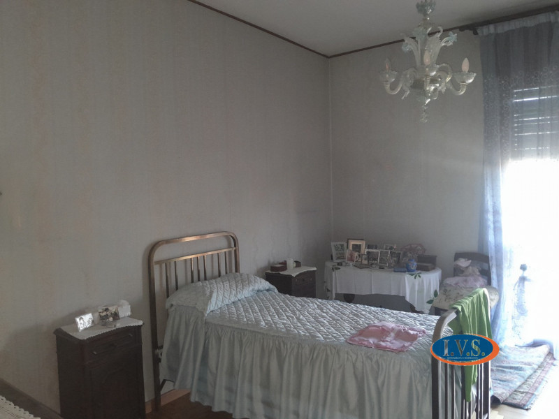 MONTEGALDA (VI): Proponiamo CASA SINGOLA  con ampio giardino in una posizione centrale del paese ...