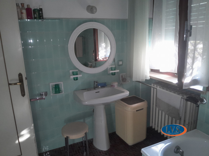 MONTEGALDA (VI): Proponiamo CASA SINGOLA  con ampio giardino in una posizione centrale del paese ...