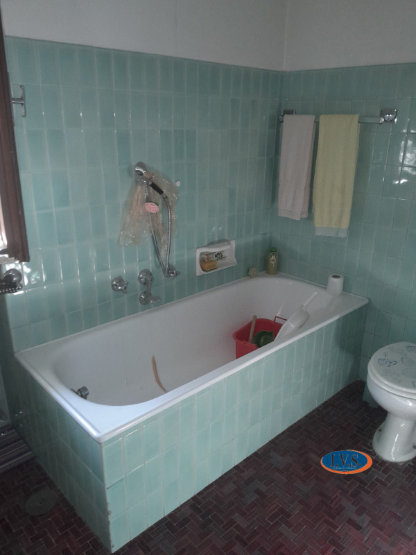 MONTEGALDA (VI): Proponiamo CASA SINGOLA  con ampio giardino in una posizione centrale del paese ...