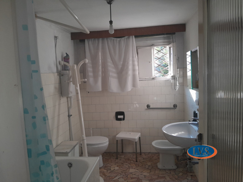 MONTEGALDA (VI): Proponiamo CASA SINGOLA  con ampio giardino in una posizione centrale del paese ...