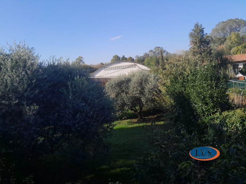 MONTEGALDA (VI): Proponiamo CASA SINGOLA  con ampio giardino in una posizione centrale del paese ...