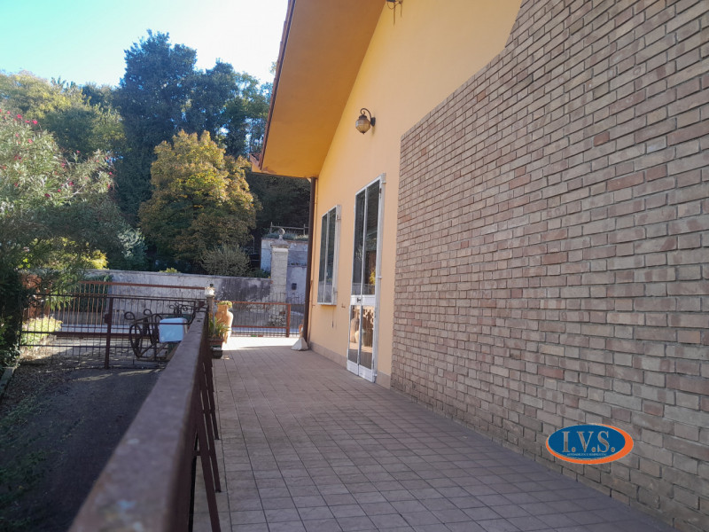 MONTEGALDA (VI): Proponiamo CASA SINGOLA  con ampio giardino in una posizione centrale del paese ...